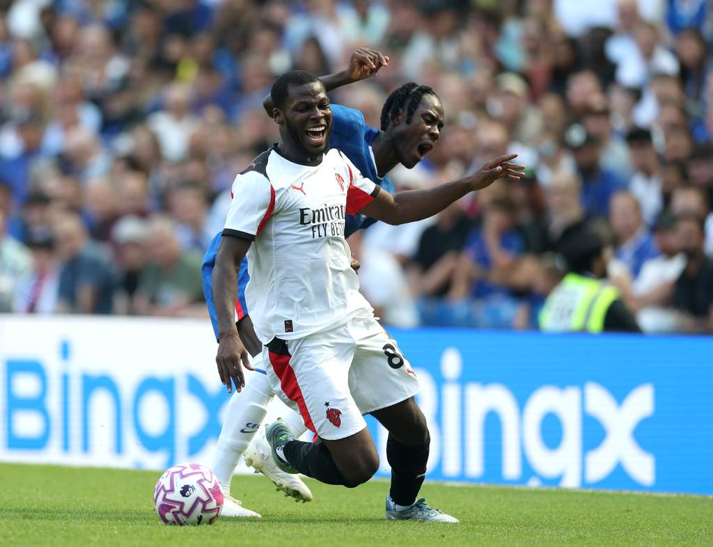 Yunus Musah im Trikot auf dem Spielfeld